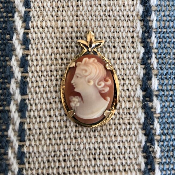 Vintage Cameo Pendant w 4 Prongs Gold Metal Setting Size OS - Picture 2 of 9